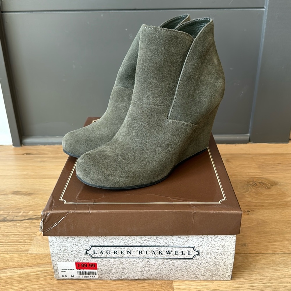 EUC • Lauren Blackwell • Janelle Wedge Bootje • Olive • 8.5